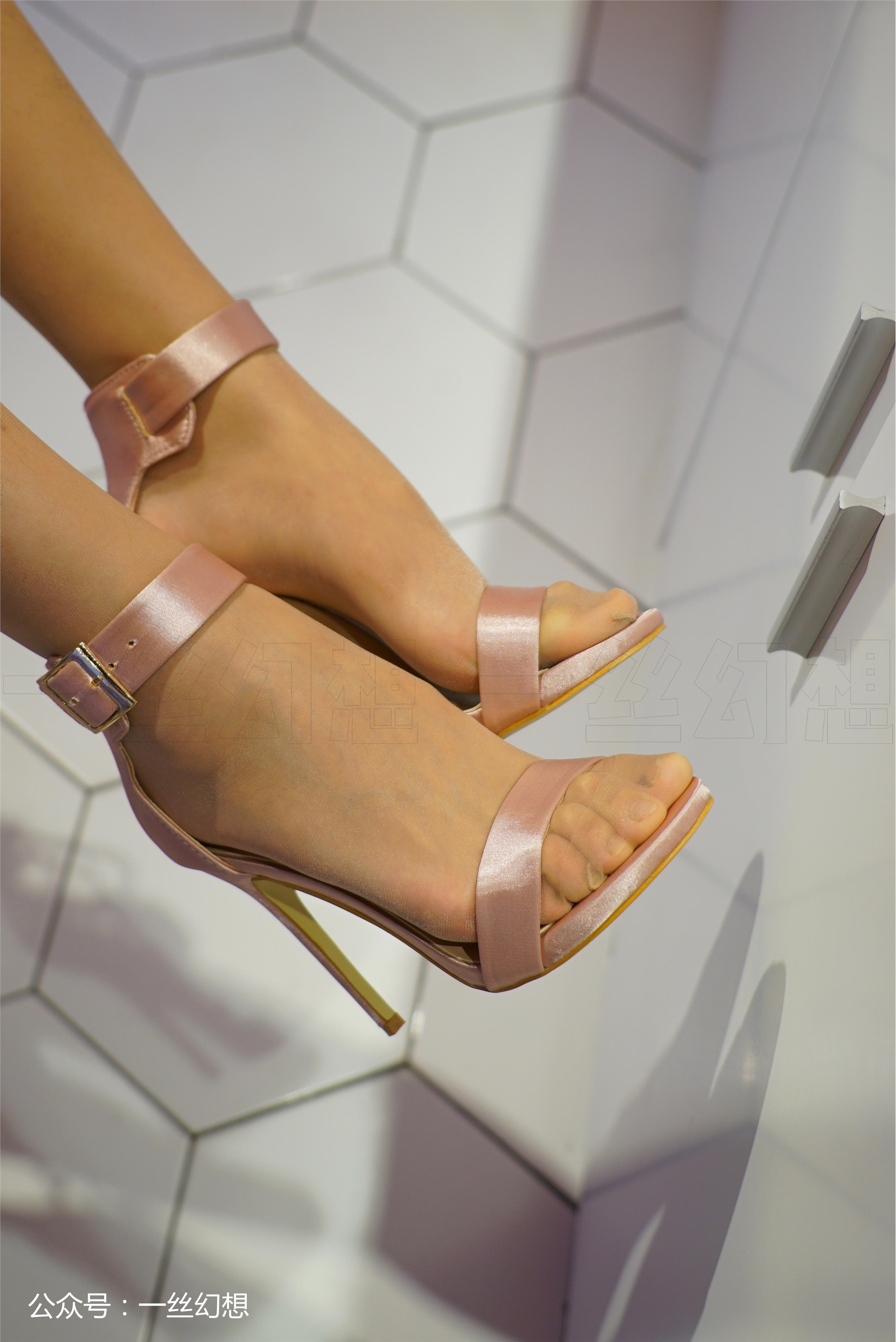 高丝女子图鉴 袜小喵×一丝幻想 NZ011 莹